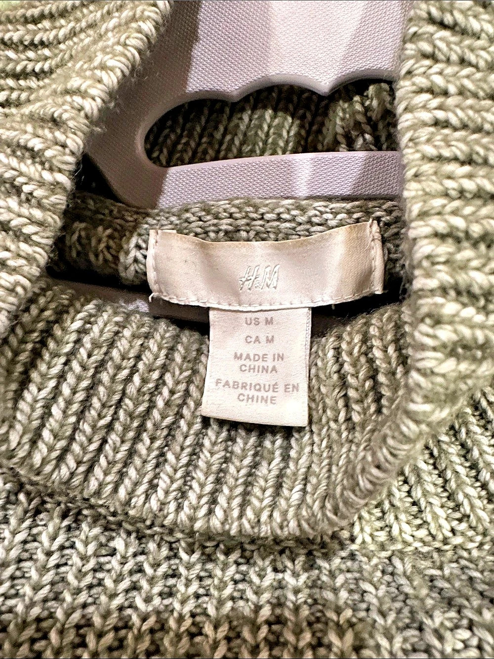 H&Medium Ribbed Turtleneck Sweater in Green Size Medium - Picture 3 of 3
